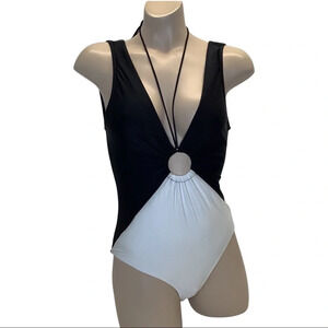 Venus Size 6 Colorblock Cutout Swimsuit One Piece Bathing Suit. New Without Tag